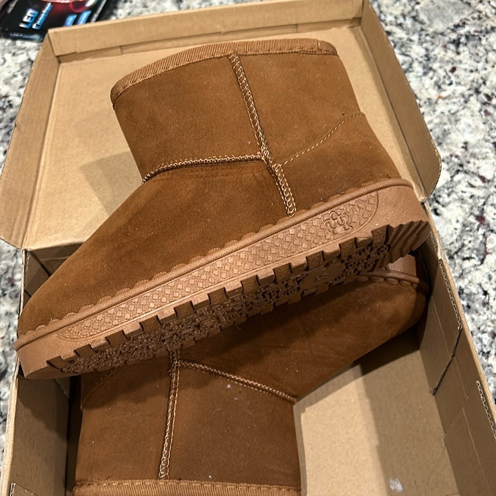 Ankle boots size 3.5 US or EUR35